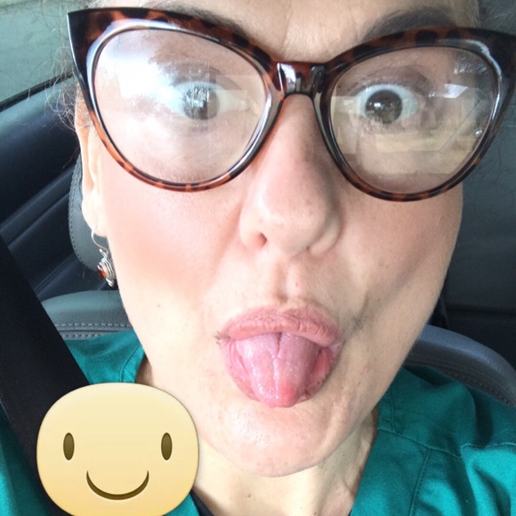 Meet your Posher, Christine - Picture 2 of 3